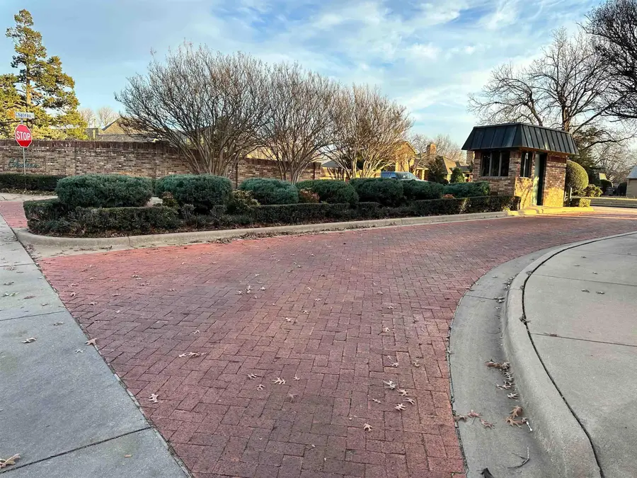 12 CHATEAU COURT, Wichita Falls, TX 76302 - Image #2