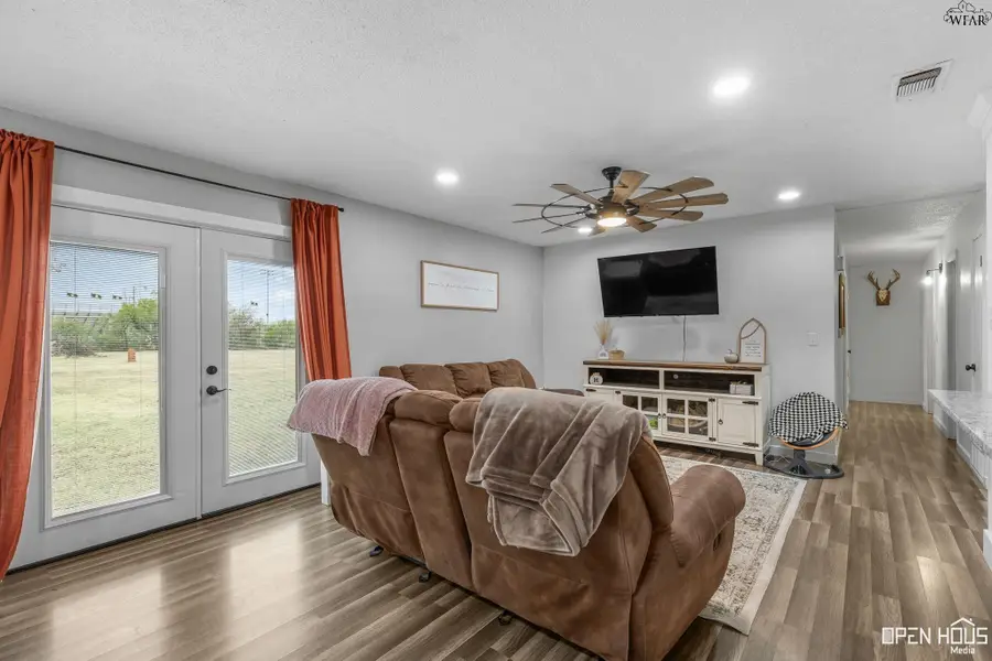 418 E MESQUITE STREET, Archer City, TX 76351 - Image #3