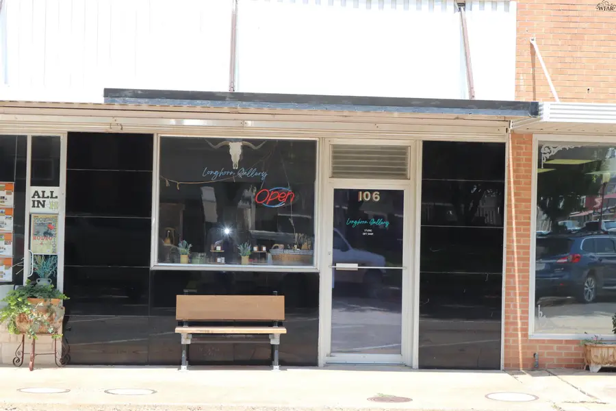 106 W IKARD STREET, Henrietta, TX 76365 - Image #2