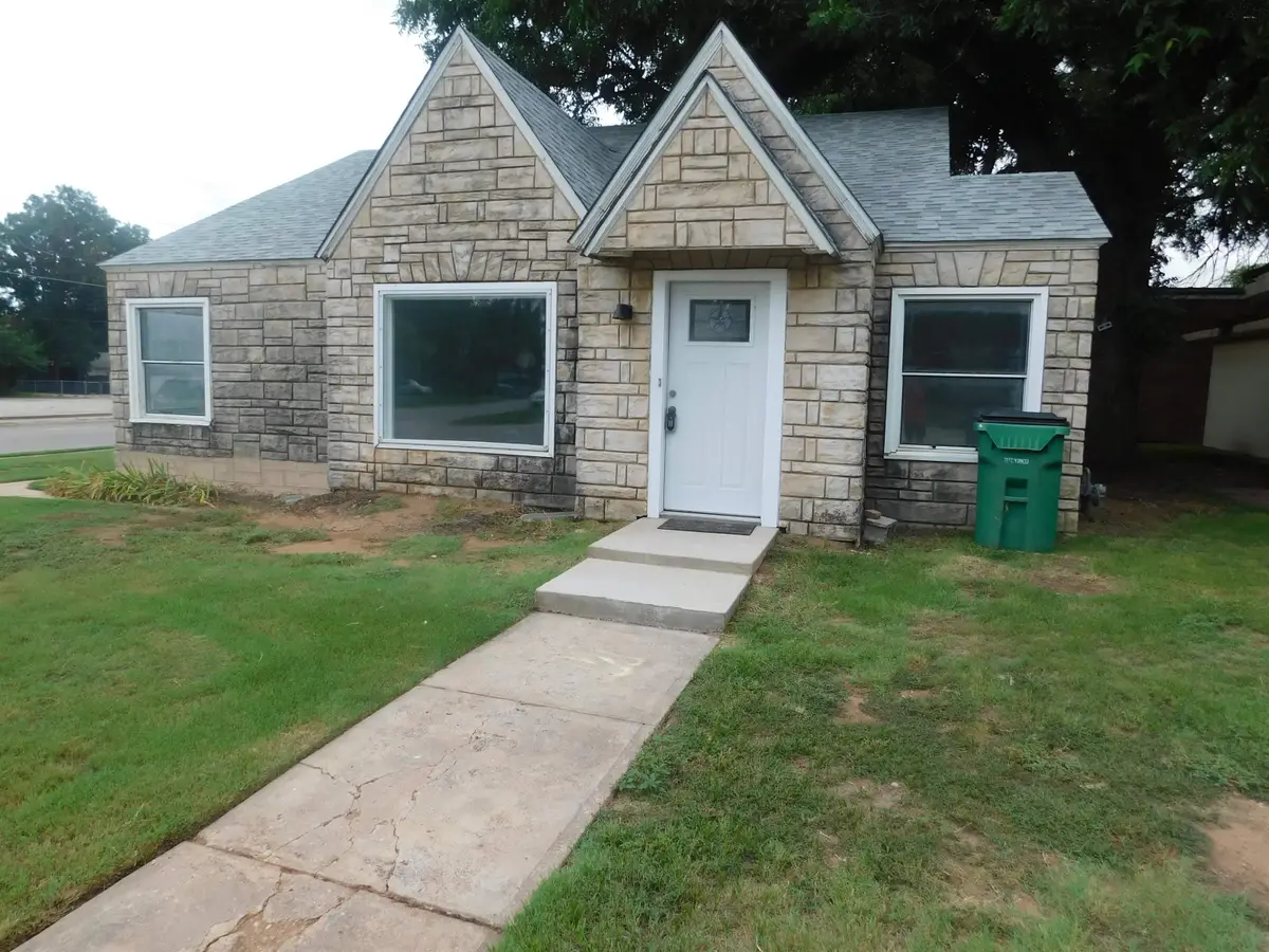 201 N AVENUE D, Burkburnett, TX 76354 - Image #1