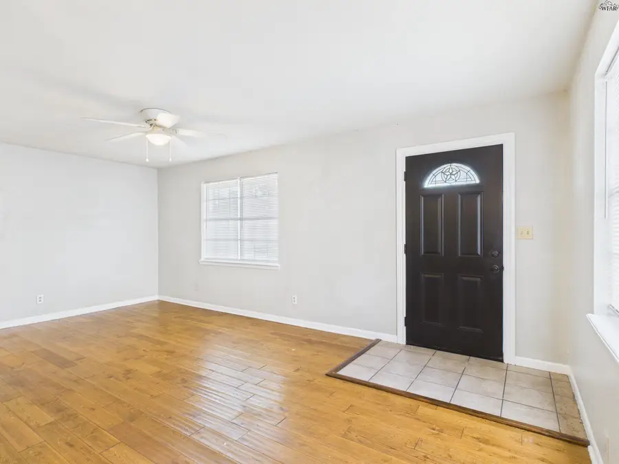 2920 FEATHERSTON AVENUE, Wichita Falls, TX 76308 - Image #3