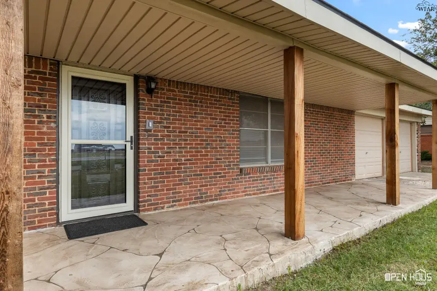 780 S BELL ROAD, Iowa Park, TX 76367 - Image #2