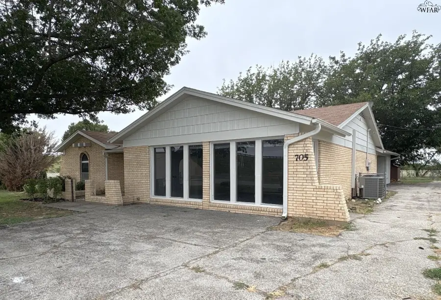 705 N WEST AVENUE, Holliday, TX 76366 - Image #3