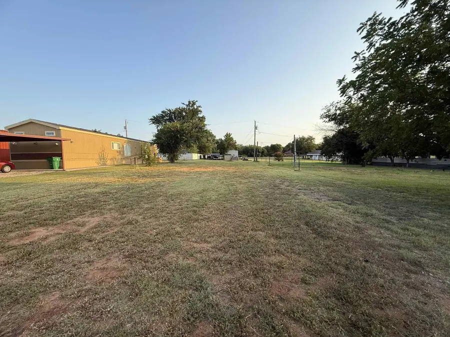 306 E PECAN STREET, Iowa Park, TX 76367 - Image #2