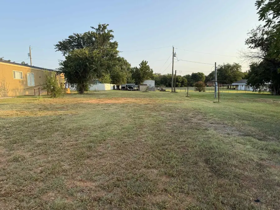 306 E PECAN STREET, Iowa Park, TX 76367 - Image #3