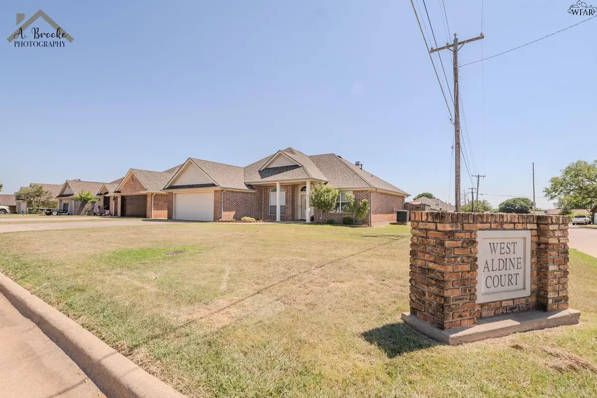 715 W ALDINE COURT, Iowa Park, TX 76367 - Image #1