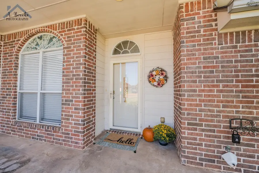 715 W ALDINE COURT, Iowa Park, TX 76367 - Image #3