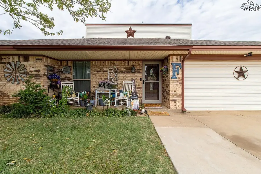 1402 LONGVIEW STREET, Wichita Falls, TX 76306 - Image #2