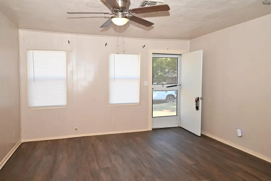 2931 MOFFETT AVENUE, Wichita Falls, TX 76308 - Image #3
