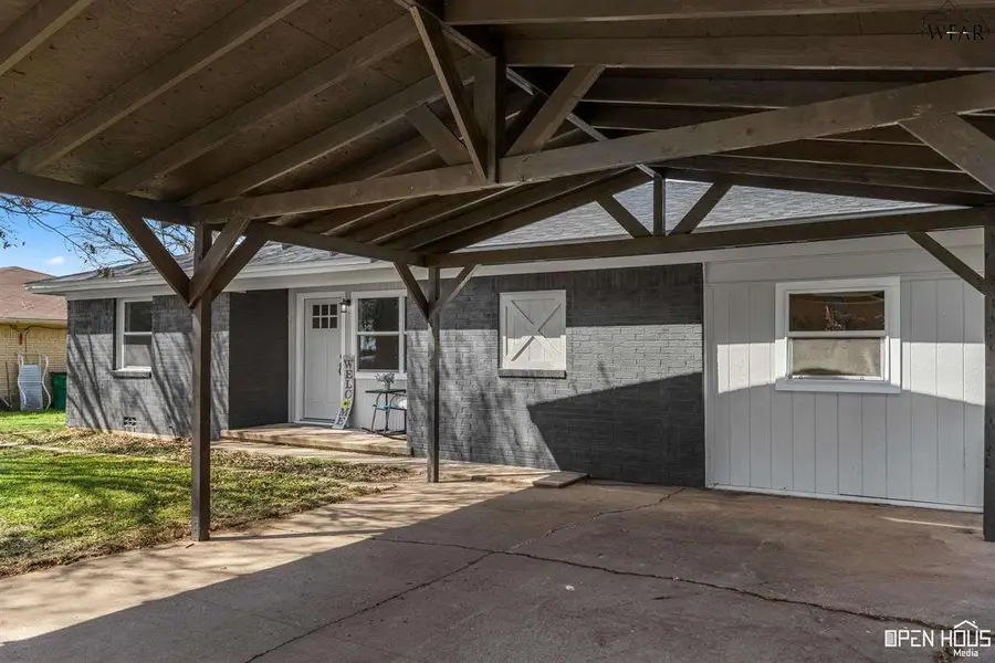 313 N THRESSA STREET, Henrietta, TX 76365 - Image #2