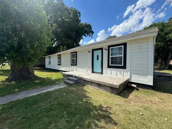 106 E WILLIAMS DRIVE, Burkburnett, TX 76354