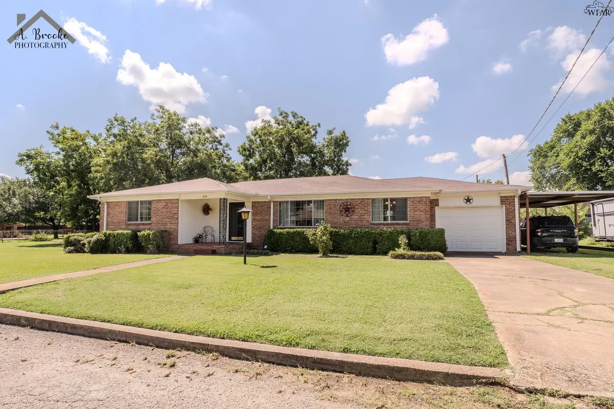 805 E GILBERT STREET, Henrietta, TX 76365 - Image #1