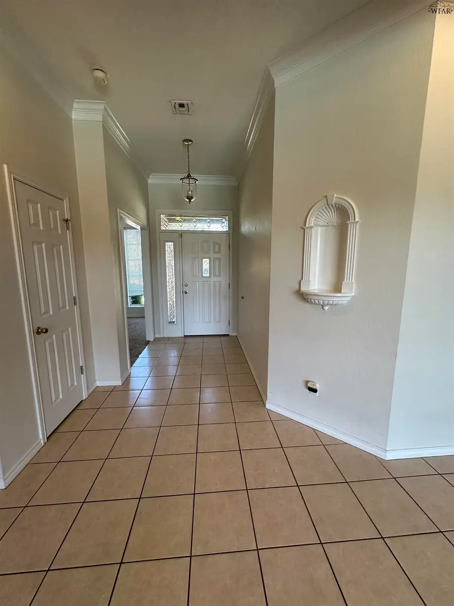 3028 WHITEHALL LANE, Wichita Falls, TX 76309 - Image #2