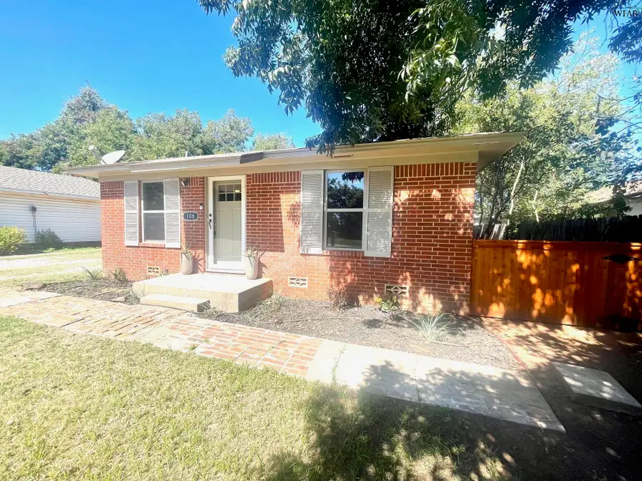 106 E JEFFERSON AVENUE, Iowa Park, TX 76367 - Image #3