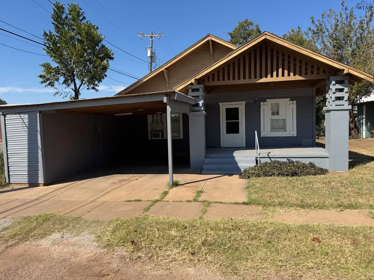 304 W NEVADA STREET, Seymour, TX 76380 - Image #1