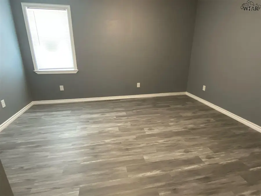 401 S COLLEGE AVENUE, Holliday, TX 76366 - Image #3