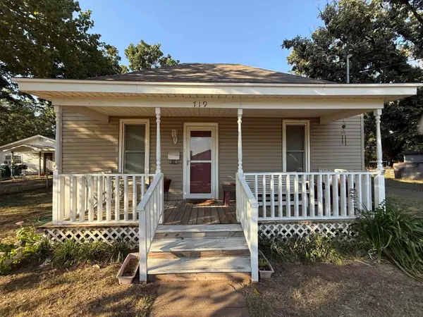 719 MAGNOLIA STREET, Burkburnett, TX 76354