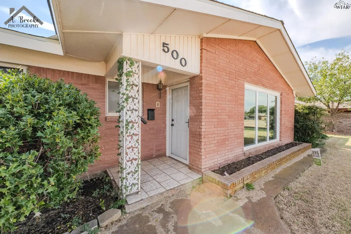 500 W SUMMIT AVENUE, Electra, TX 76360 - Image #1