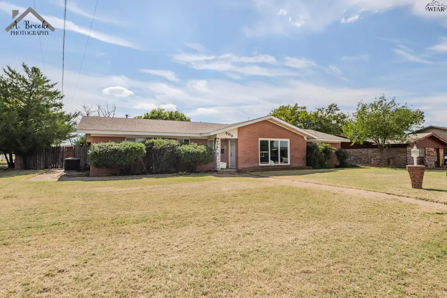 500 W SUMMIT AVENUE, Electra, TX 76360 - Image #3
