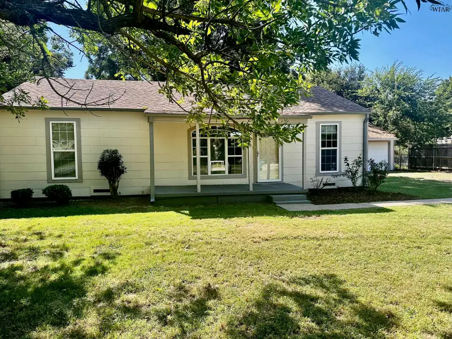 401 W ALDINE STREET, Iowa Park, TX 76367 - Image #2