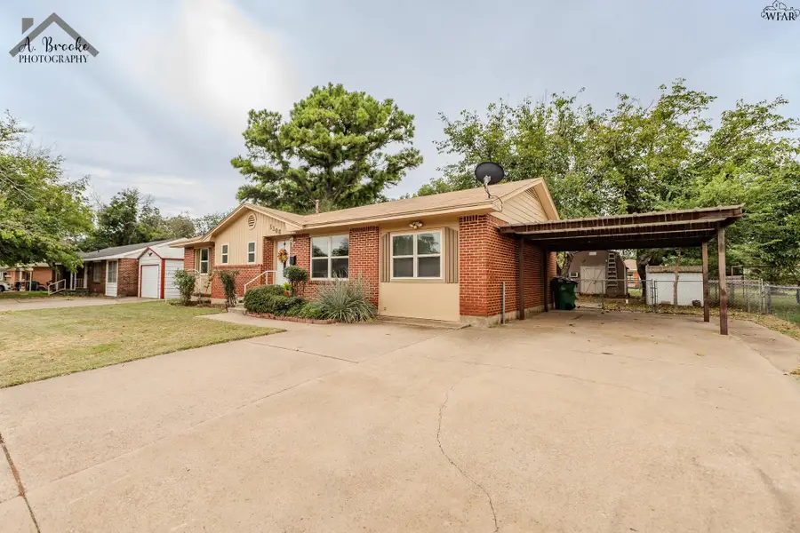1106 SHADY LANE, Burkburnett, TX 76354 - Image #3