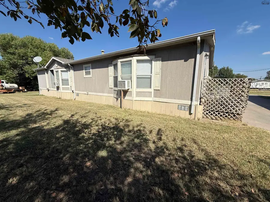 304 N BELMONT AVENUE, Petrolia, TX 76377 - Image #2