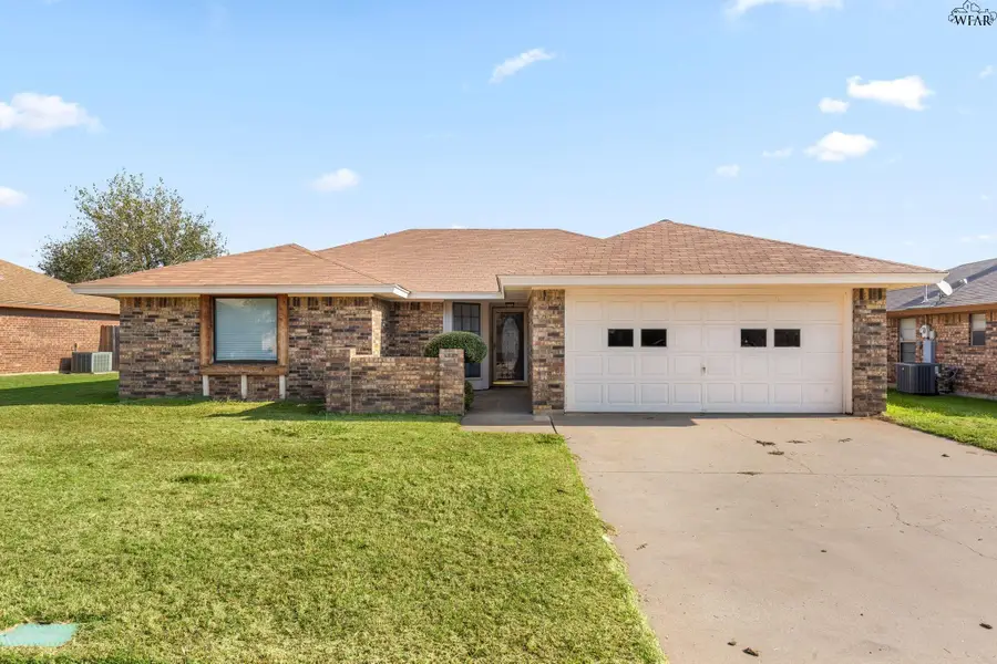 4611 MISTY VALLEY STREET EAST, Wichita Falls, TX 76310 - Image #2