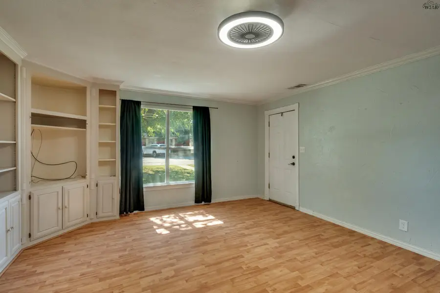 810 W BOIS DARC STREET, Henrietta, TX 76365 - Image #3