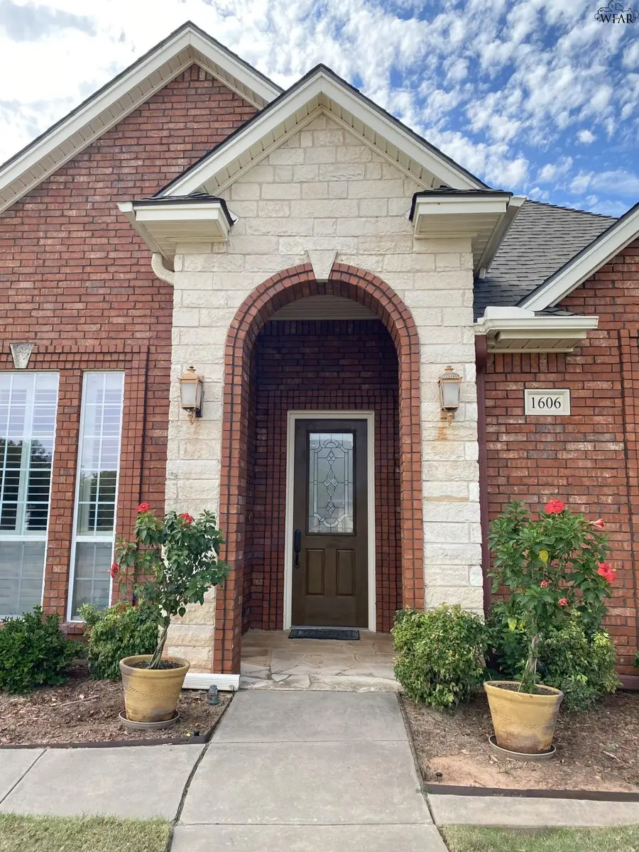 1606 TANGLEWOOD DRIVE, Wichita Falls, TX 76309 - Image #2