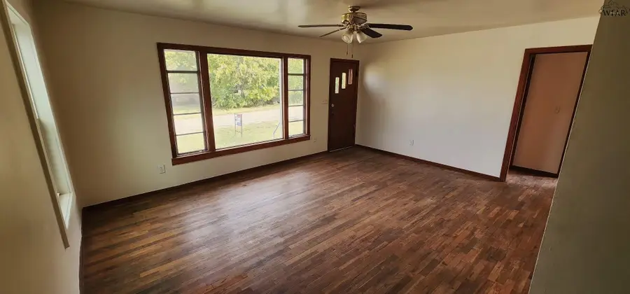 310 PARK AVENUE, Electra, TX 76360 - Image #2