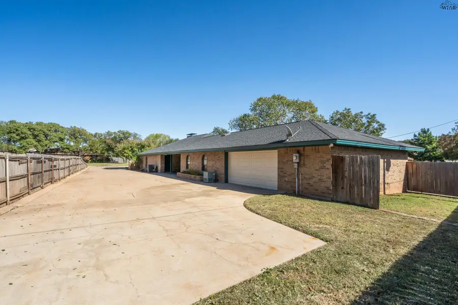 310 SCHOONER DRIVE, Wichita Falls, TX 76308 - Image #2