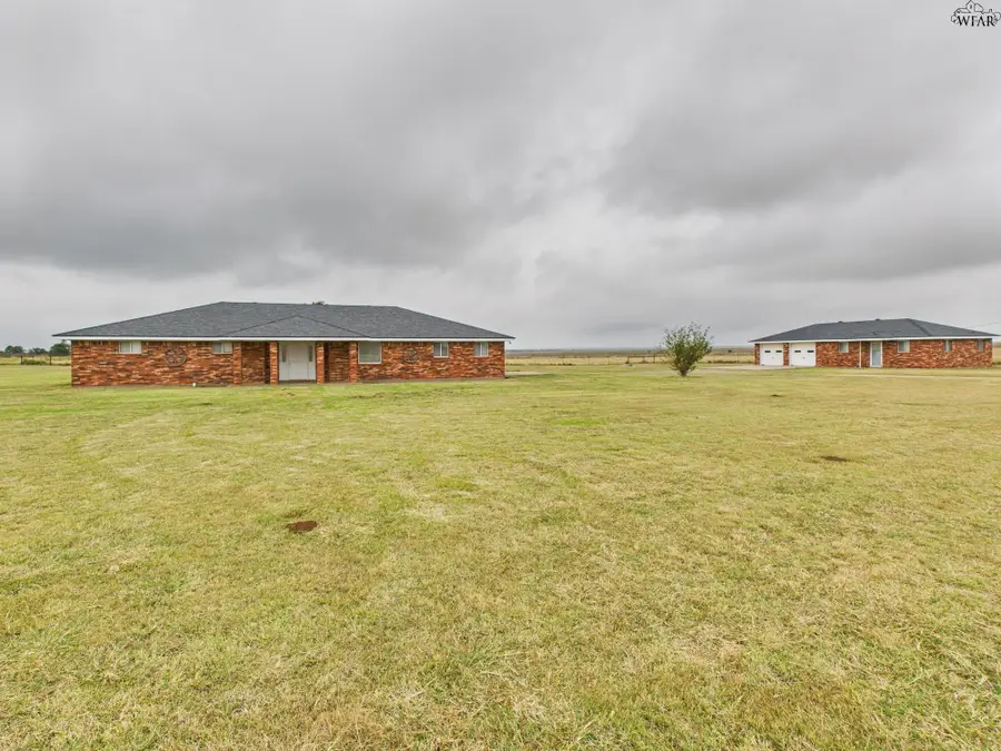 6427 JOHNSON ROAD, Iowa Park, TX 76367 - Image #2
