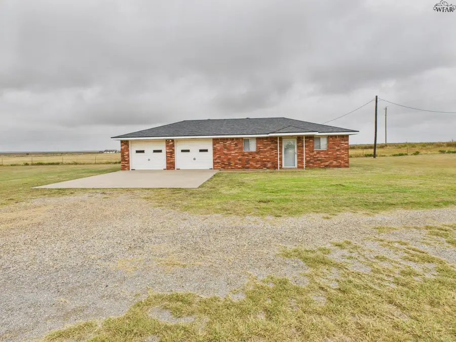 6427 JOHNSON ROAD, Iowa Park, TX 76367 - Image #3