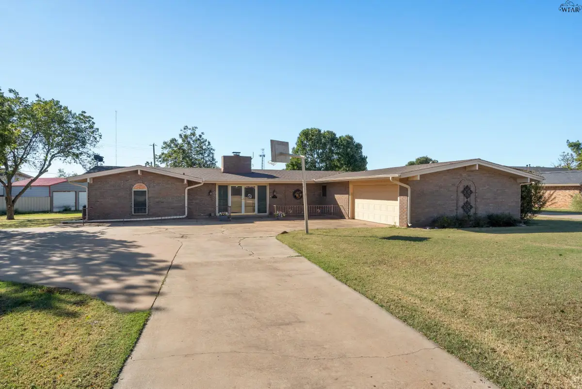 400 W SOUTHLAND AVENUE, Electra, TX 76360 - Image #1