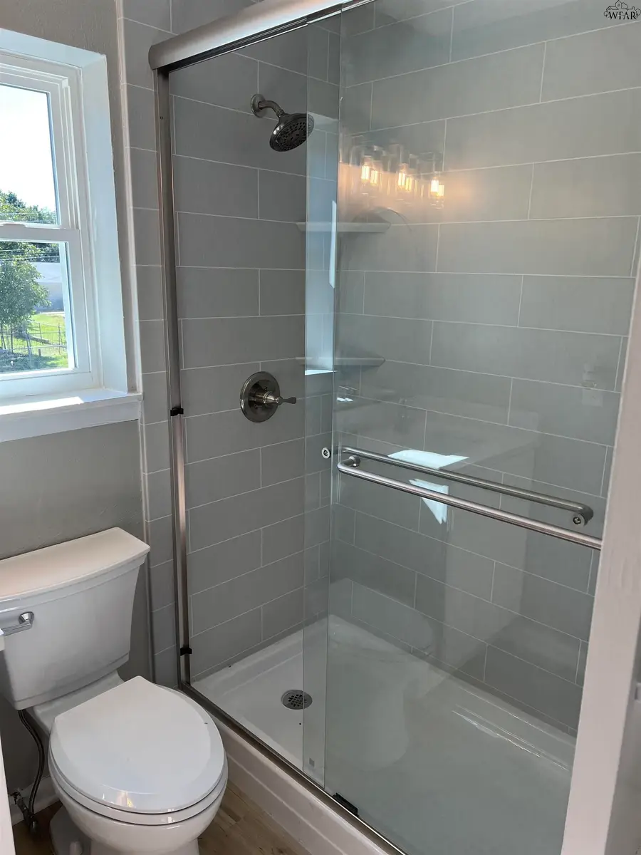 705 West Colema W COLEMAN AVENUE, Iowa Park, TX 76367-00 - Image #3