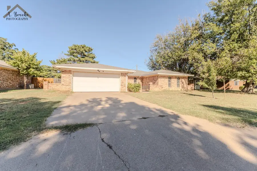 1221 AMHERST STREET, Burkburnett, TX 76354 - Image #2
