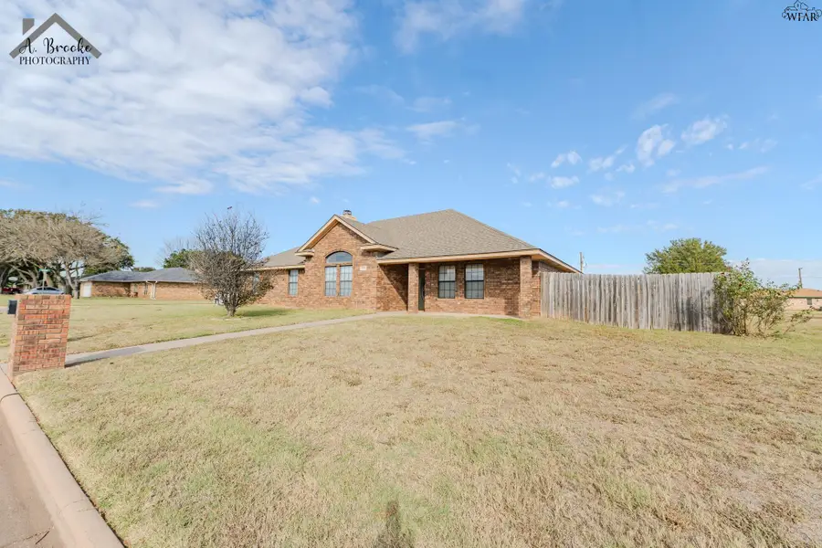 1401 DANBERRY STREET, Burkburnett, TX 76354 - Image #3