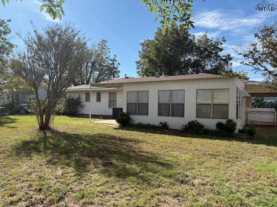 506 S OAK STREET, Archer City, TX 76351 - Image #3