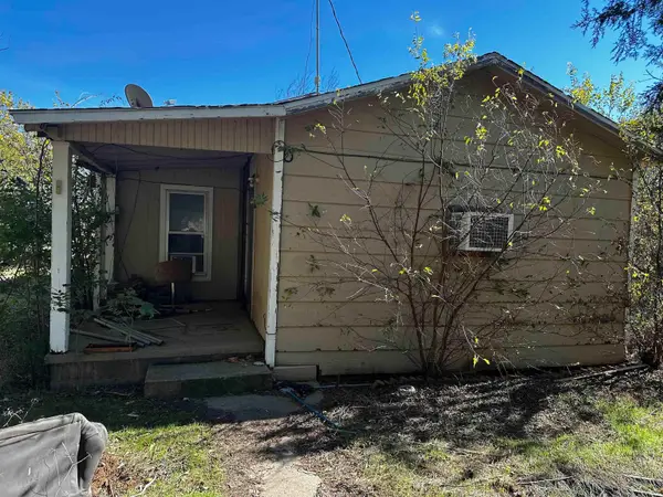 108 E WARD STREET, Petrolia, TX 76377