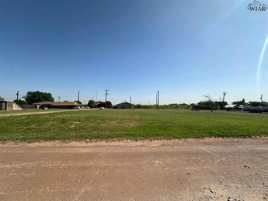 201 E LINCOLN AVENUE, Electra, TX 76360 - Image #3