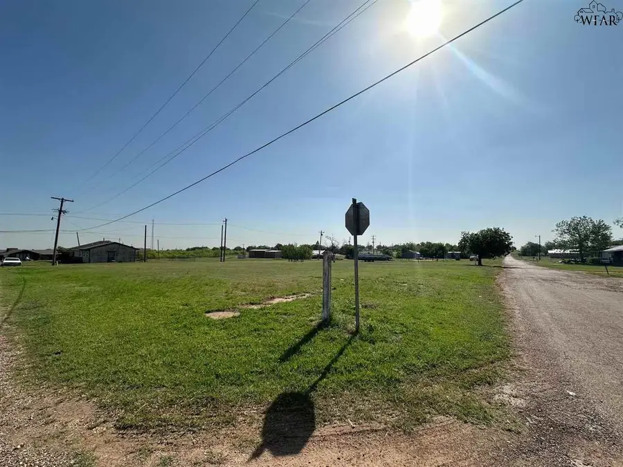 203 E LINCOLN AVENUE, Electra, TX 76360 - Image #2