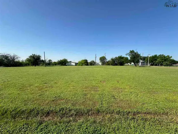 800 E GARRISON AVENUE, Electra, TX 76360