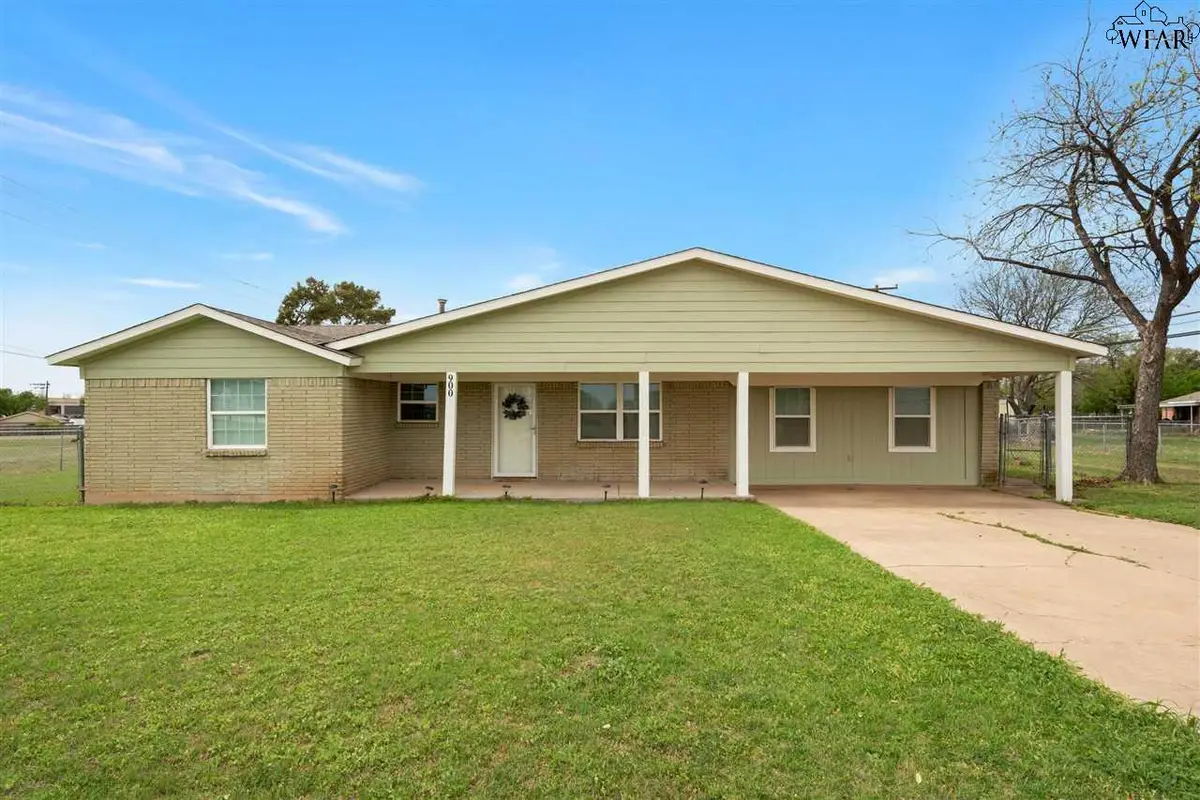 900 N 4TH STREET, Iowa Park, TX 76367 - Image #1