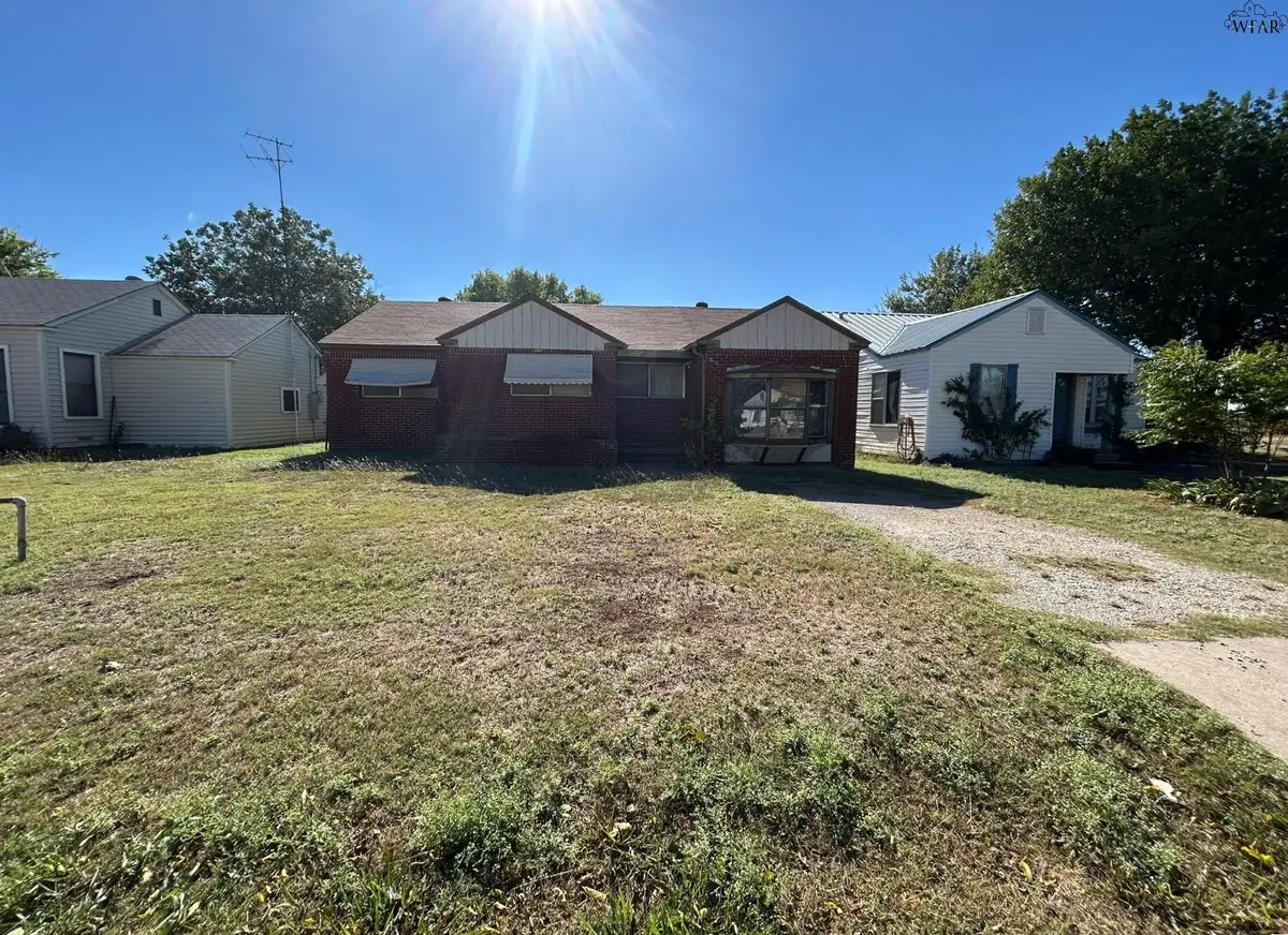 608 W CHURCHILL AVENUE, Electra, TX 76360 - Image #1