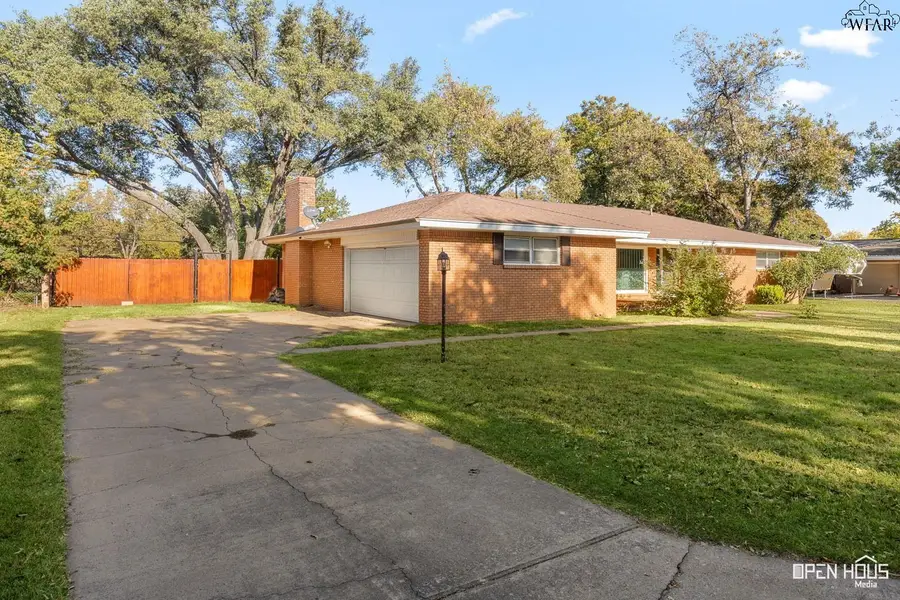 723 MAPLE STREET, Burkburnett, TX 76354 - Image #2