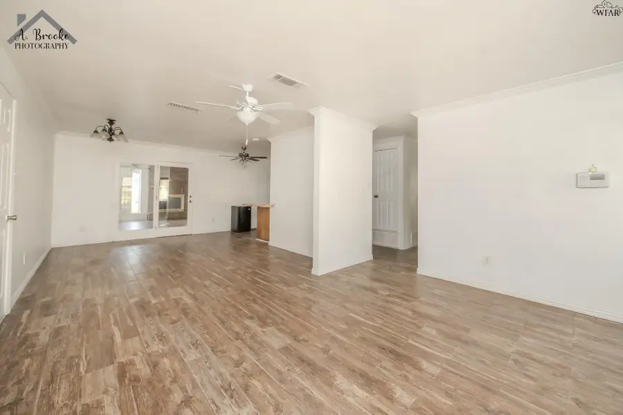 913 FOLEY AVENUE, Iowa Park, TX 76367 - Image #2