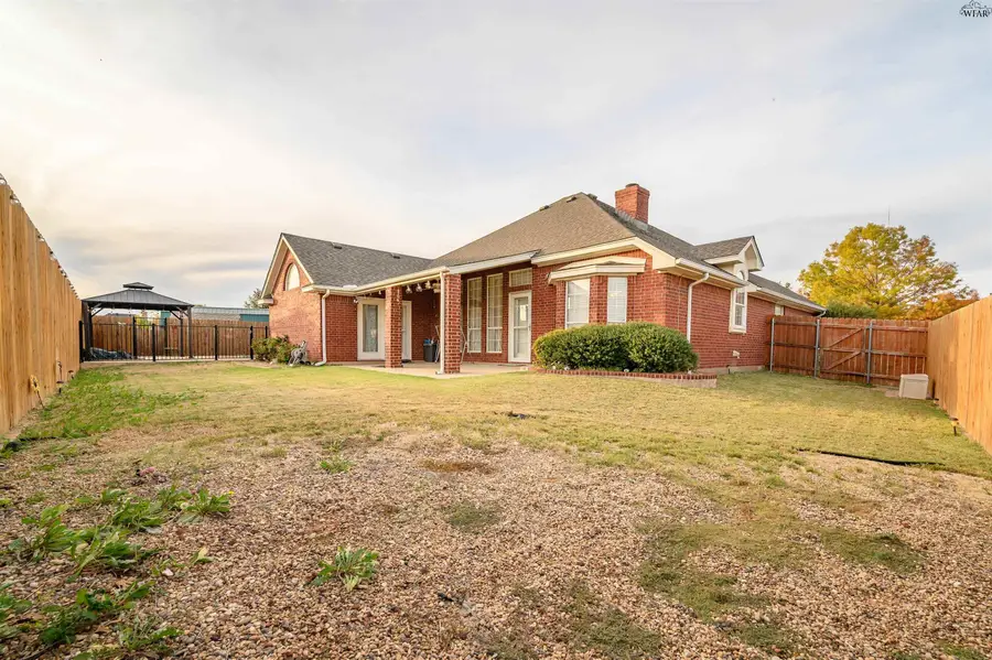 3022 WHITEHALL LANE, Wichita Falls, TX 76309 - Image #2