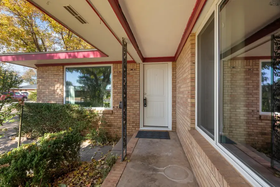 501 S HILLTOP STREET, Burkburnett, TX 76354 - Image #3