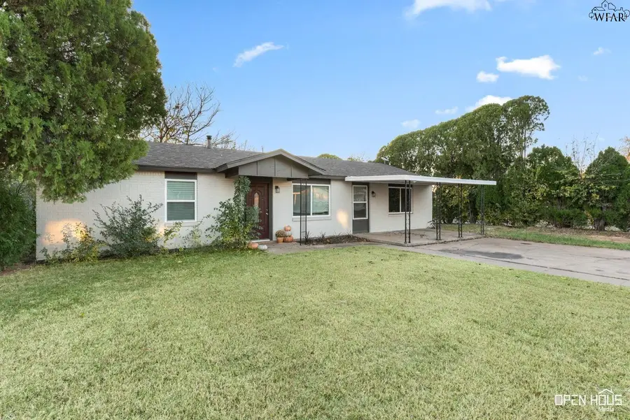 915 W LOUISA AVENUE, Iowa Park, TX 76367 - Image #2