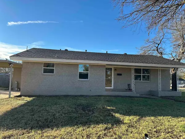 1101 E CRAFTON STREET, Henrietta, TX 76365